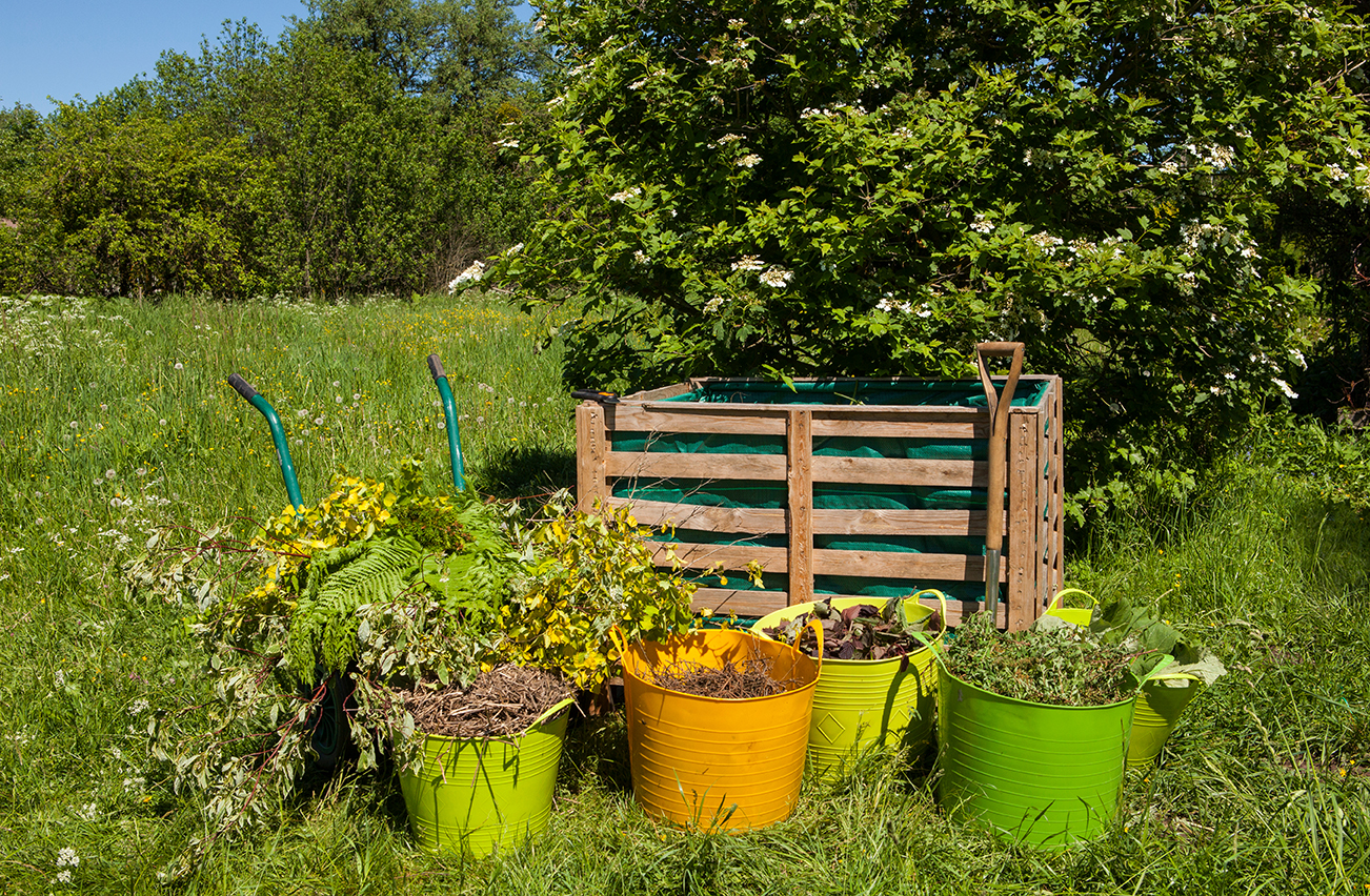 Comment gérer ses déchets de taille et de tonte au jardin ?